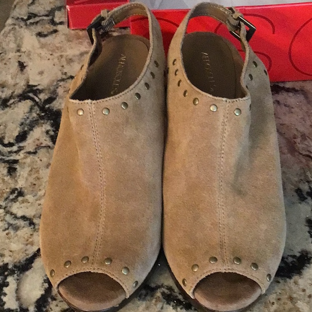 AEROSOLES Tan Peep-Toe Sandals with Perforated Details